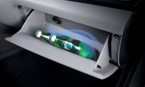 HC PE GEN LHD FEATURE GLOVE BOX WITH COOLING CMYK