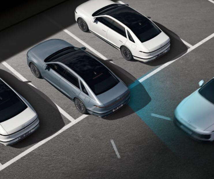 أزيرا Rear Cross-Traffic Collision-Warning / Rear Cross-Traffic Collision-Avoidance Assist
